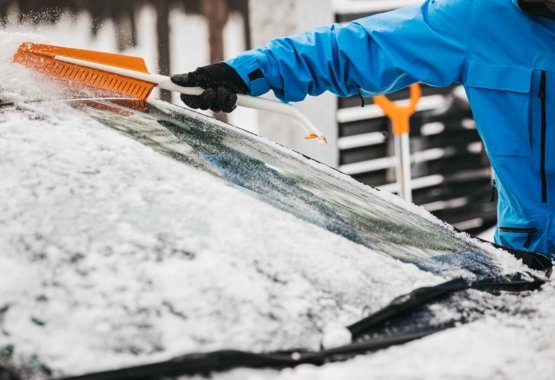 Preglejte ponudbo novih pripomočkov za čiščenje snega z avtomobila