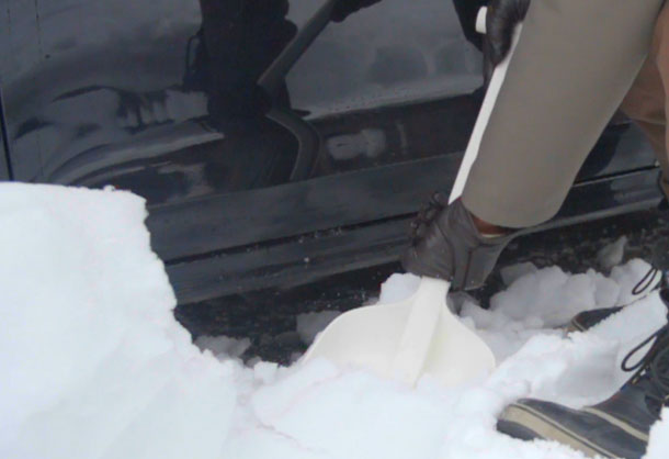 Fiskars SnowXpert™ snežna lopata za v avto